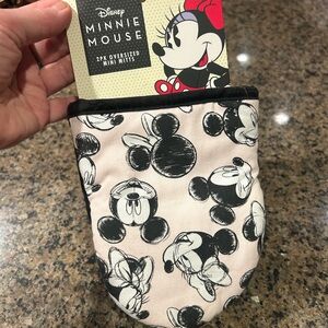 Disney Minnie/mickey Mouse Black , light pink and White oven Mitts
